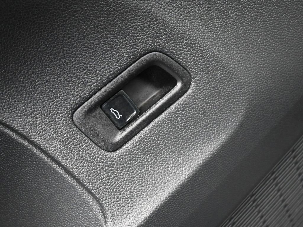 Used 2024 Volkswagen Atlas Cross Sport SEL Premium R-Line image 20