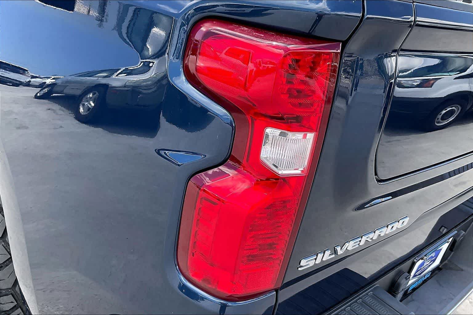 Used 2022 Chevrolet Silverado 1500 LT w/ Convenience Package II RWD image 32