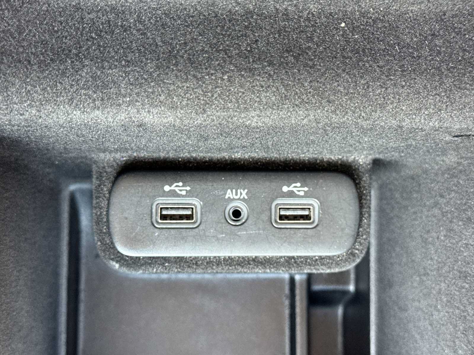 Used 2017 Chrysler 300 Limited RWD image 31