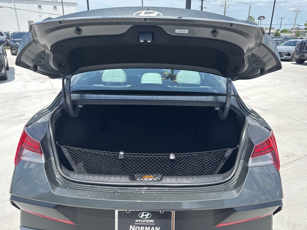 New 2025 Hyundai Elantra Limited image 14