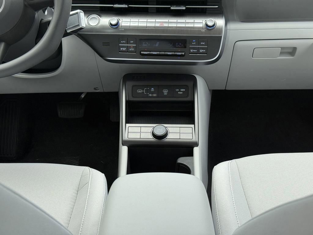 New 2025 Hyundai Kona SE image 13