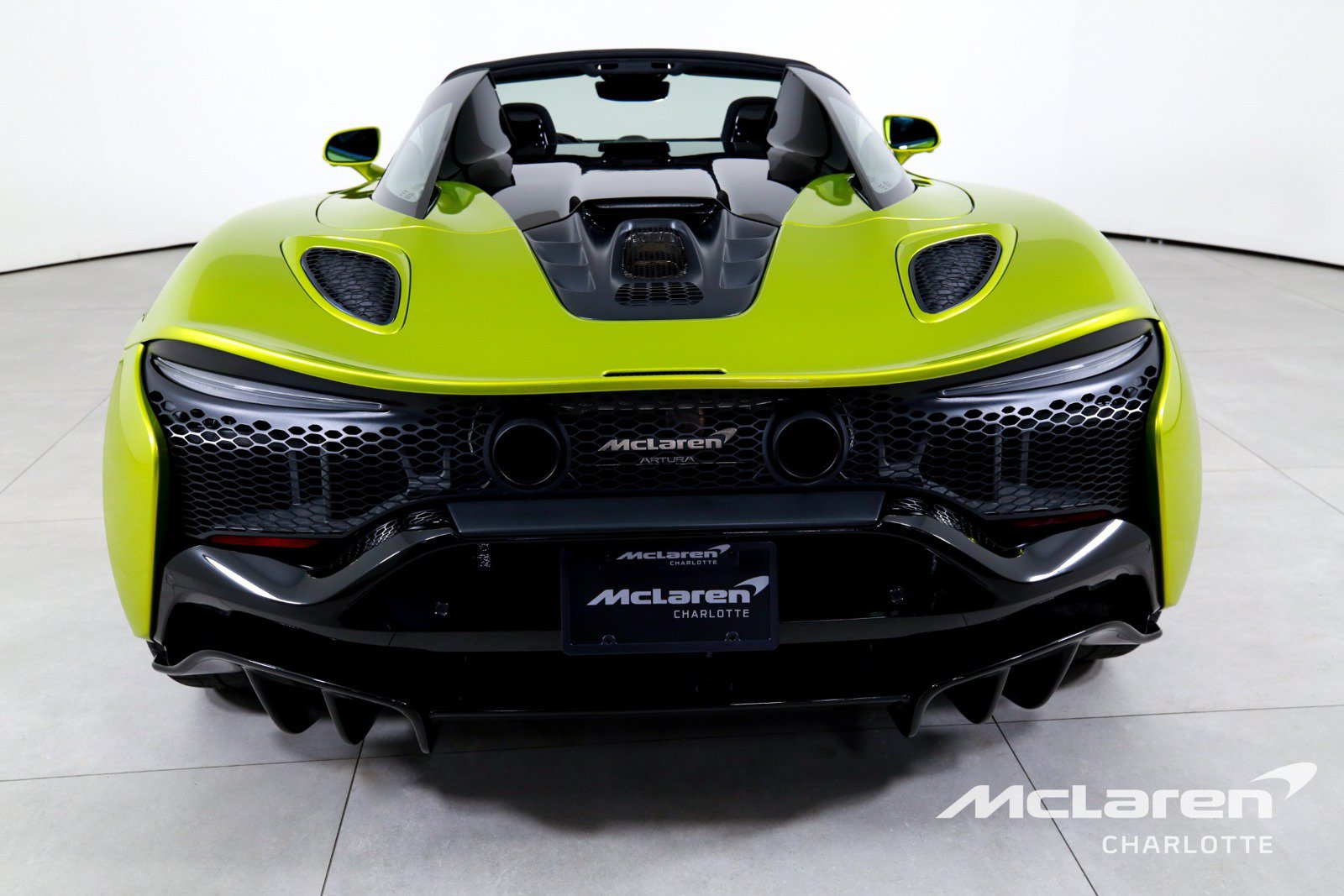 Used 2025 McLaren Artura Spider RWD image 9