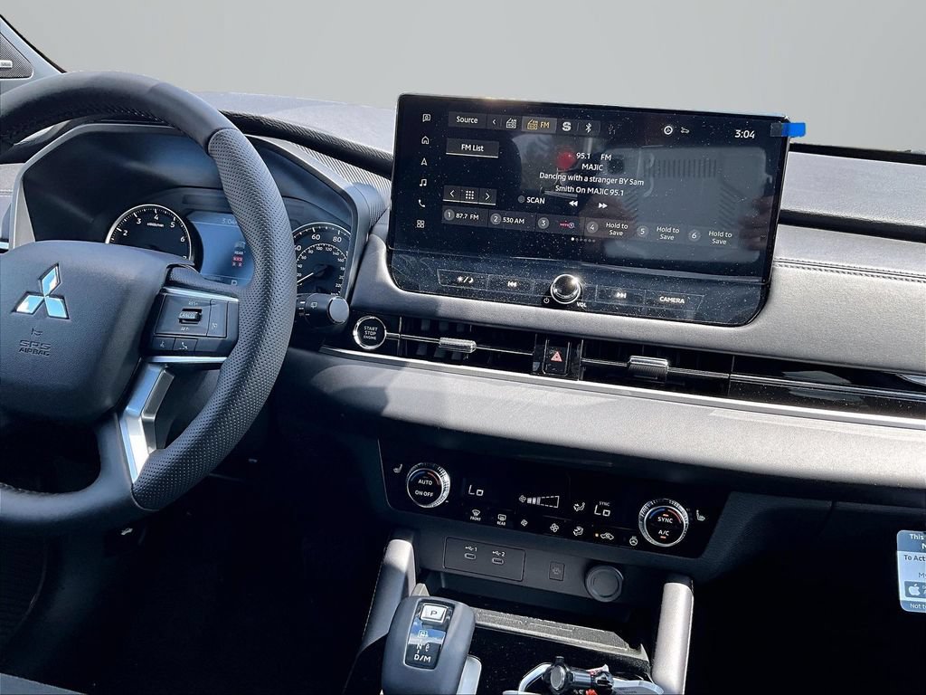 New 2026 Mitsubishi Outlander LE FWD image 7