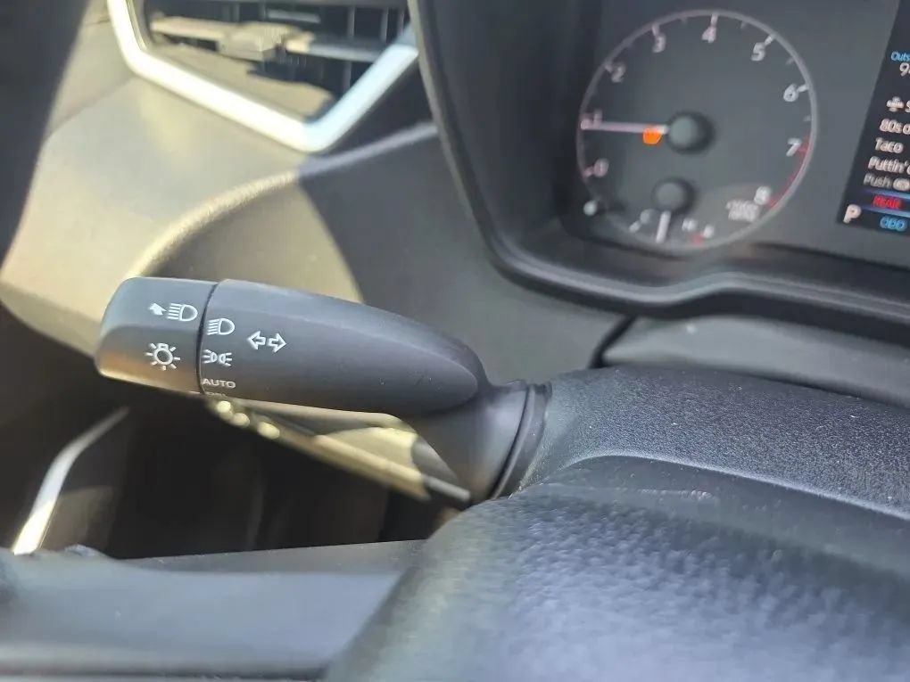 Used 2025 Toyota Corolla SE FWD image 21