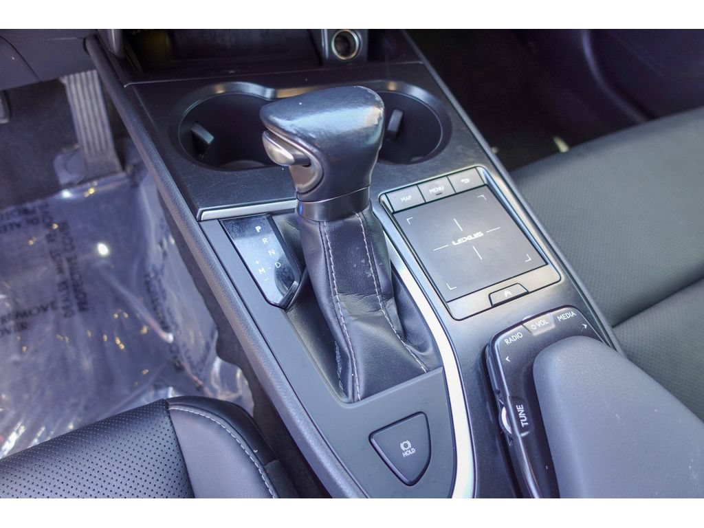 Used 2019 Lexus UX 200 w/ Premium Package FWD image 22