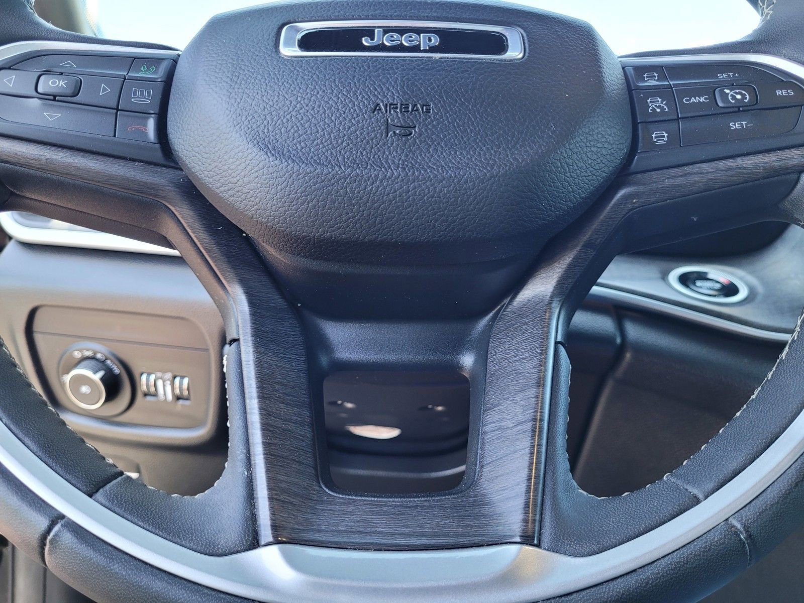 Used 2024 Jeep Grand Cherokee L Limited w/ Luxury Tech Group II AWD/4WD image 20