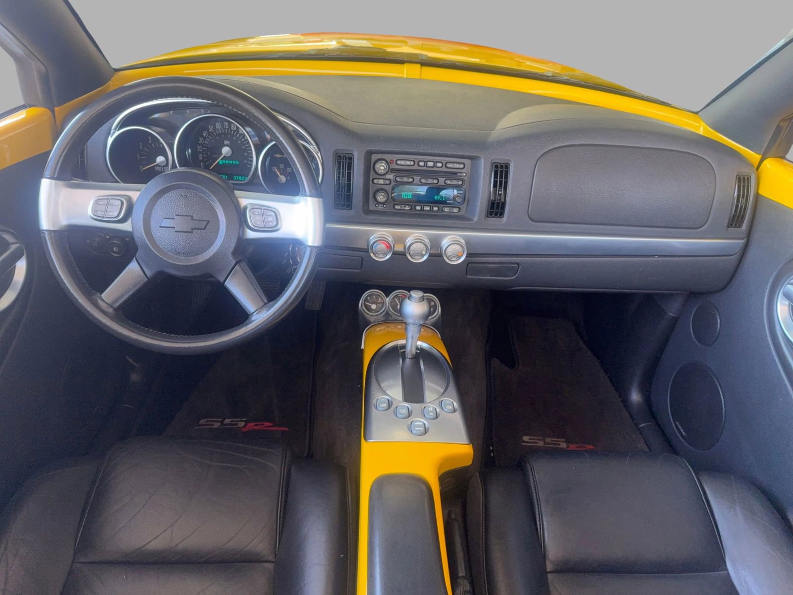Used 2004 Chevrolet SSR w/ Preferred Equipment Group image 31