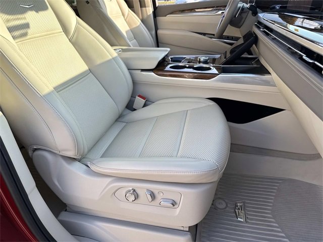 Certified 2025 Cadillac Escalade ESV Premium Luxury Platinum w/ LPO, Radiant Package image 10
