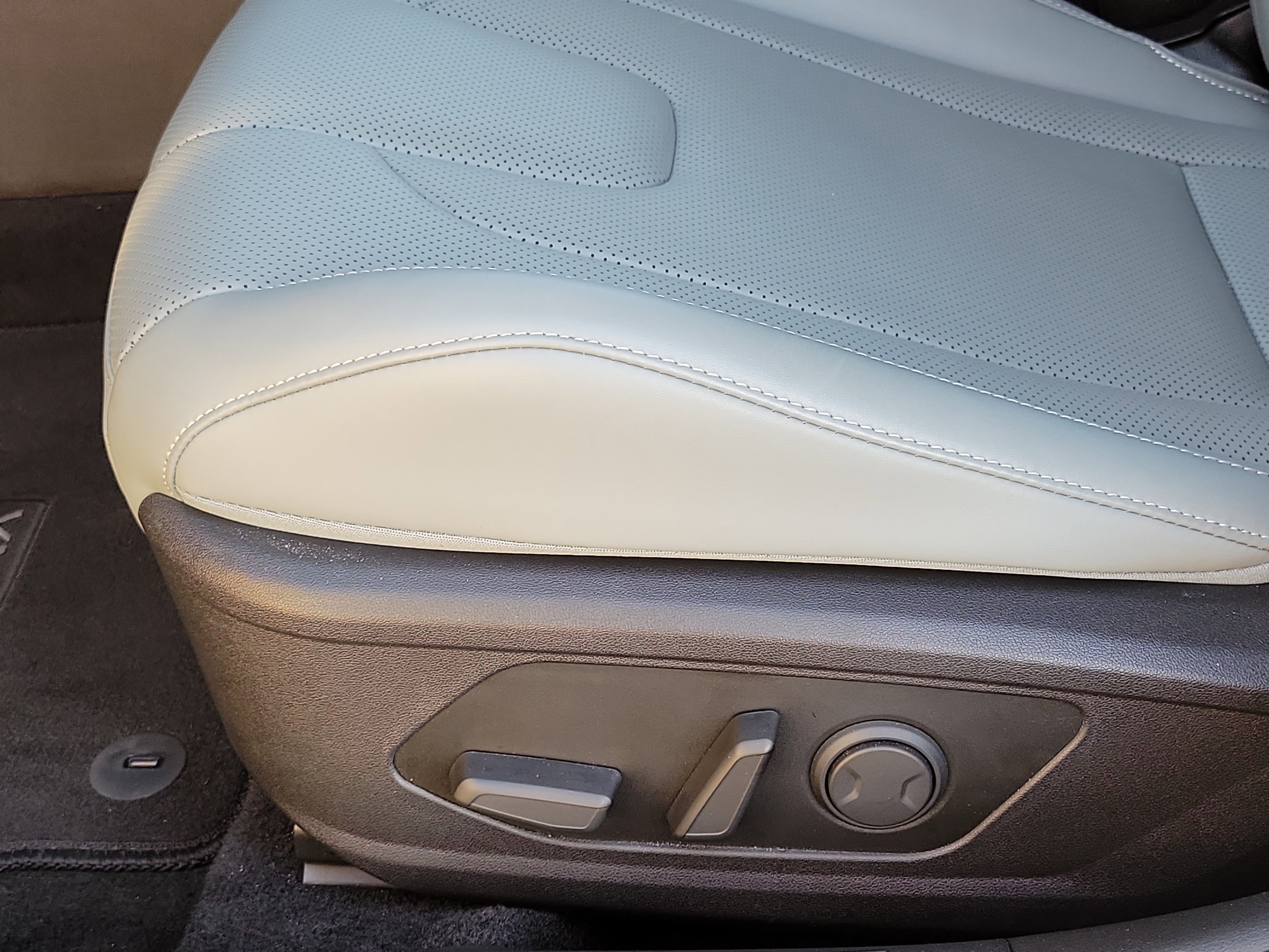 Certified 2025 Hyundai Elantra Limited image 17