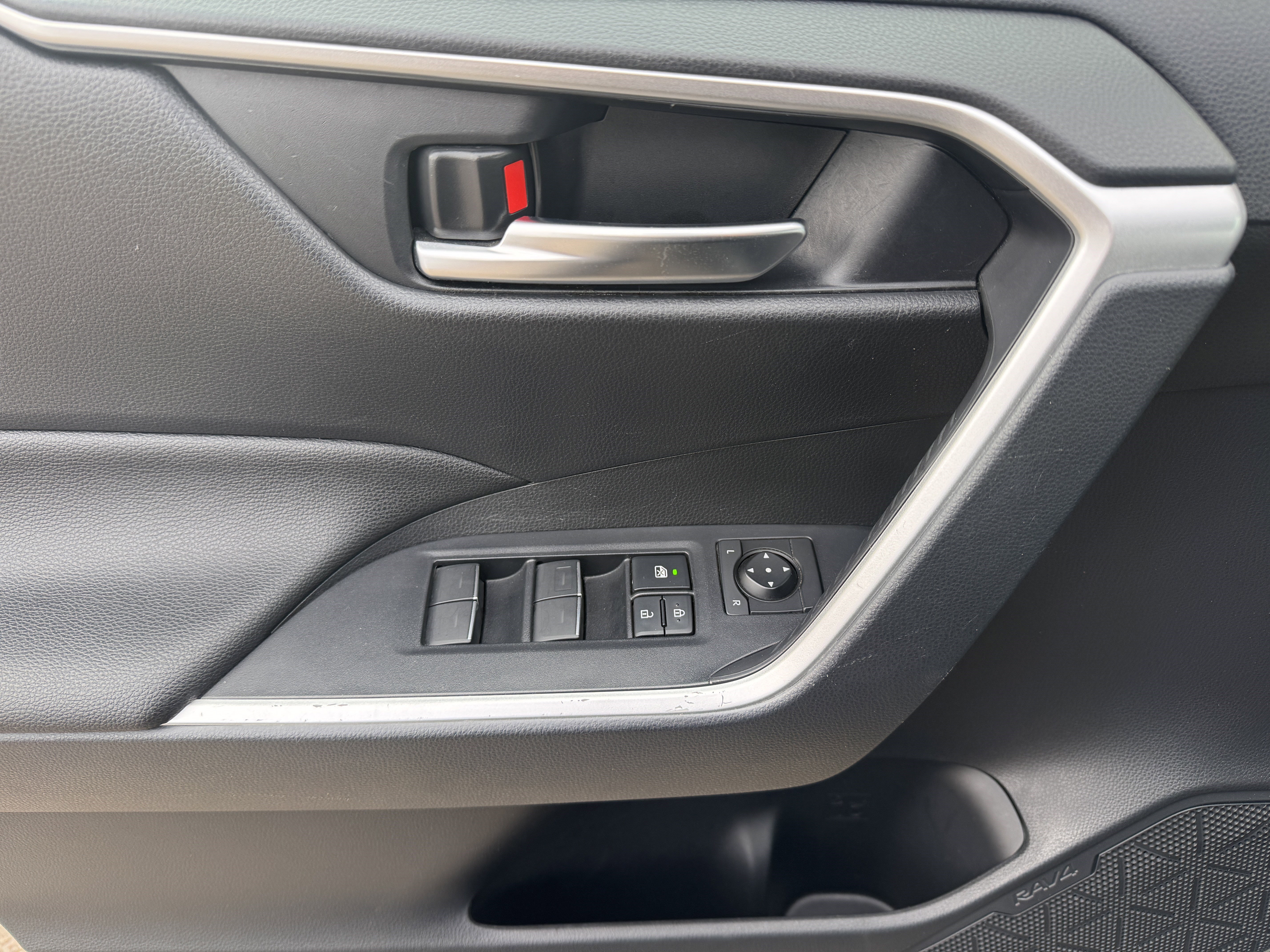 Certified 2024 Toyota RAV4 SE image 9