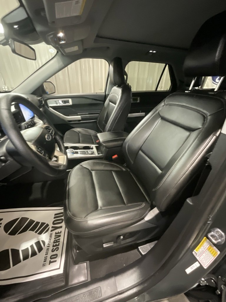 Used 2024 Ford Explorer XLT w/ Equipment Group 202A image 10