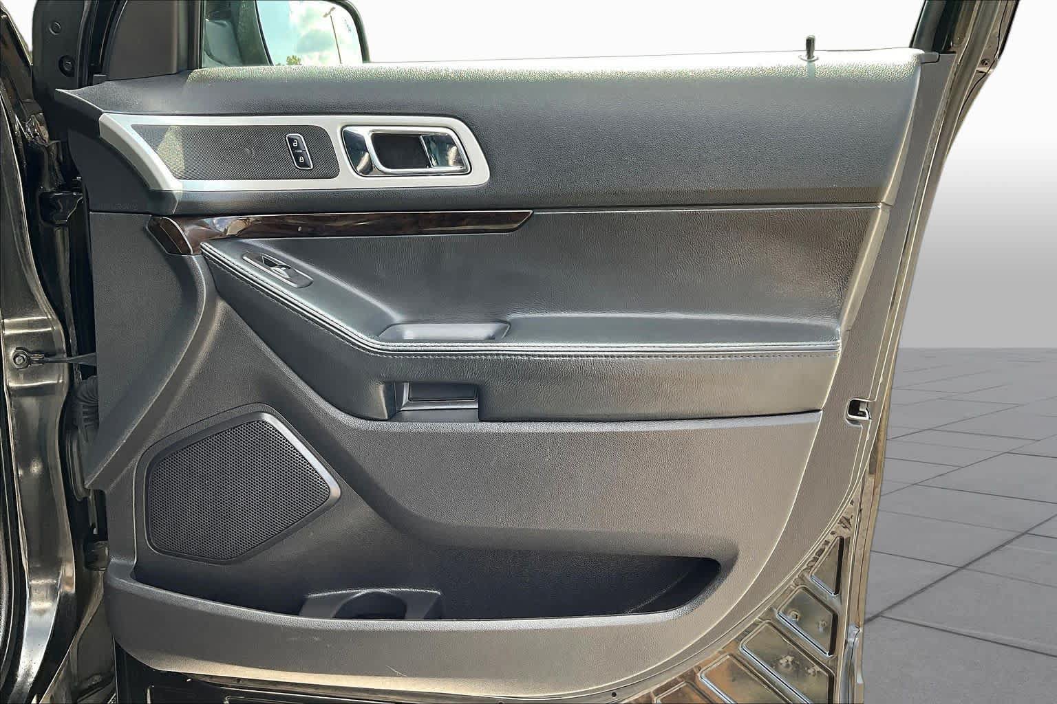 Used 2015 Ford Explorer Limited w/ Equipment Group 302A FWD image 22