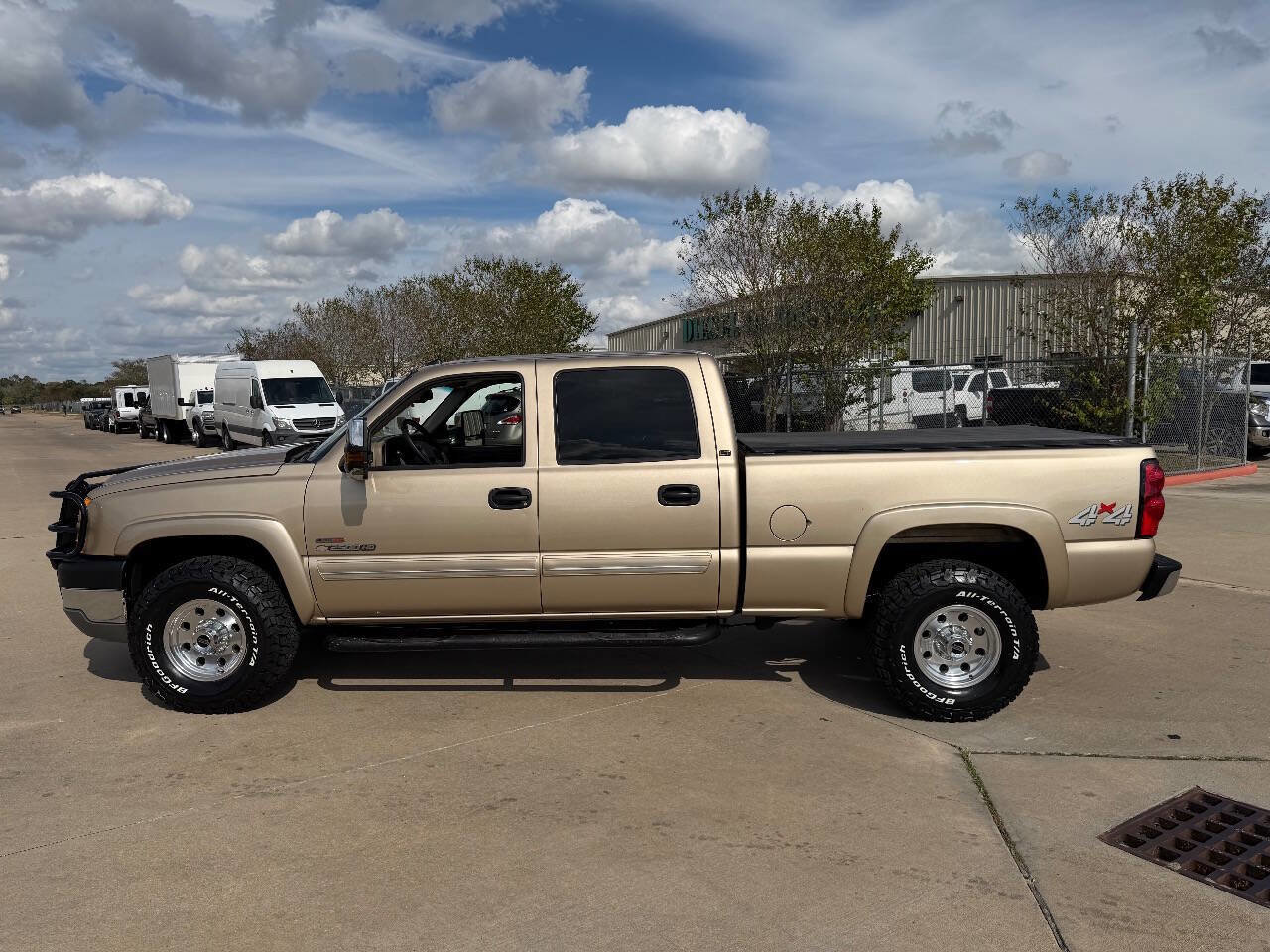 Used 2005 Chevrolet Silverado 2500 LT w/ Heavy-Duty Power Package AWD/4WD image 62