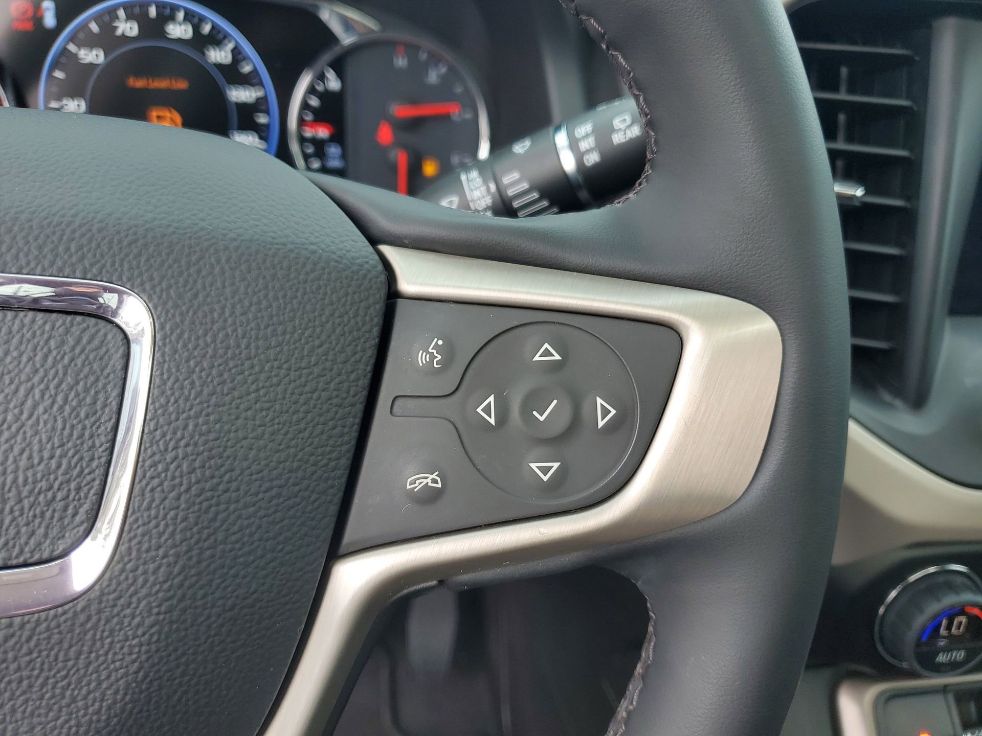 Used 2023 GMC Acadia Denali w/ Denali Technology Package image 28