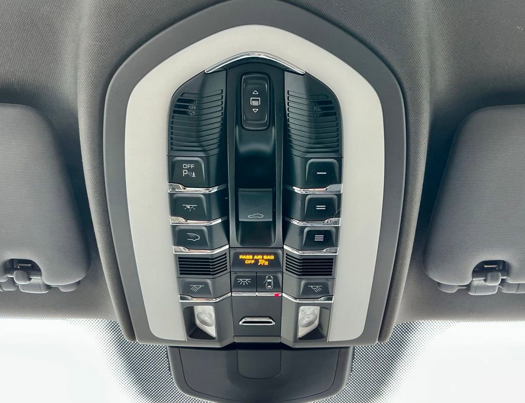 Used 2018 Porsche Cayenne AWD/4WD image 31