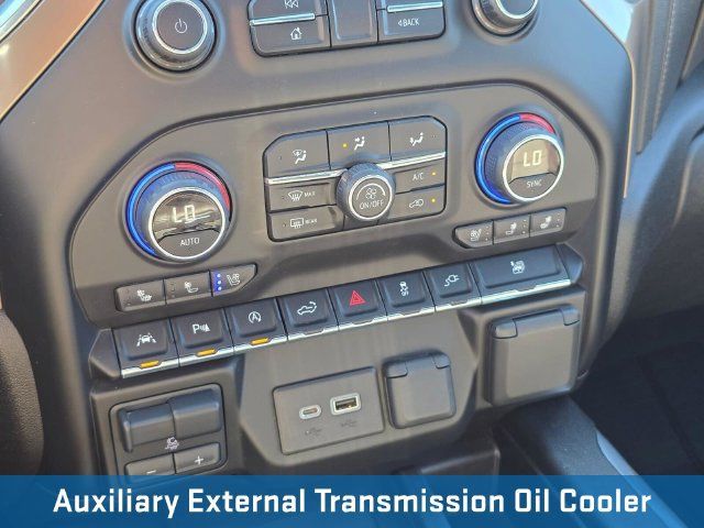Used 2020 Chevrolet Silverado 1500 High Country w/ Technology Package AWD/4WD image 31