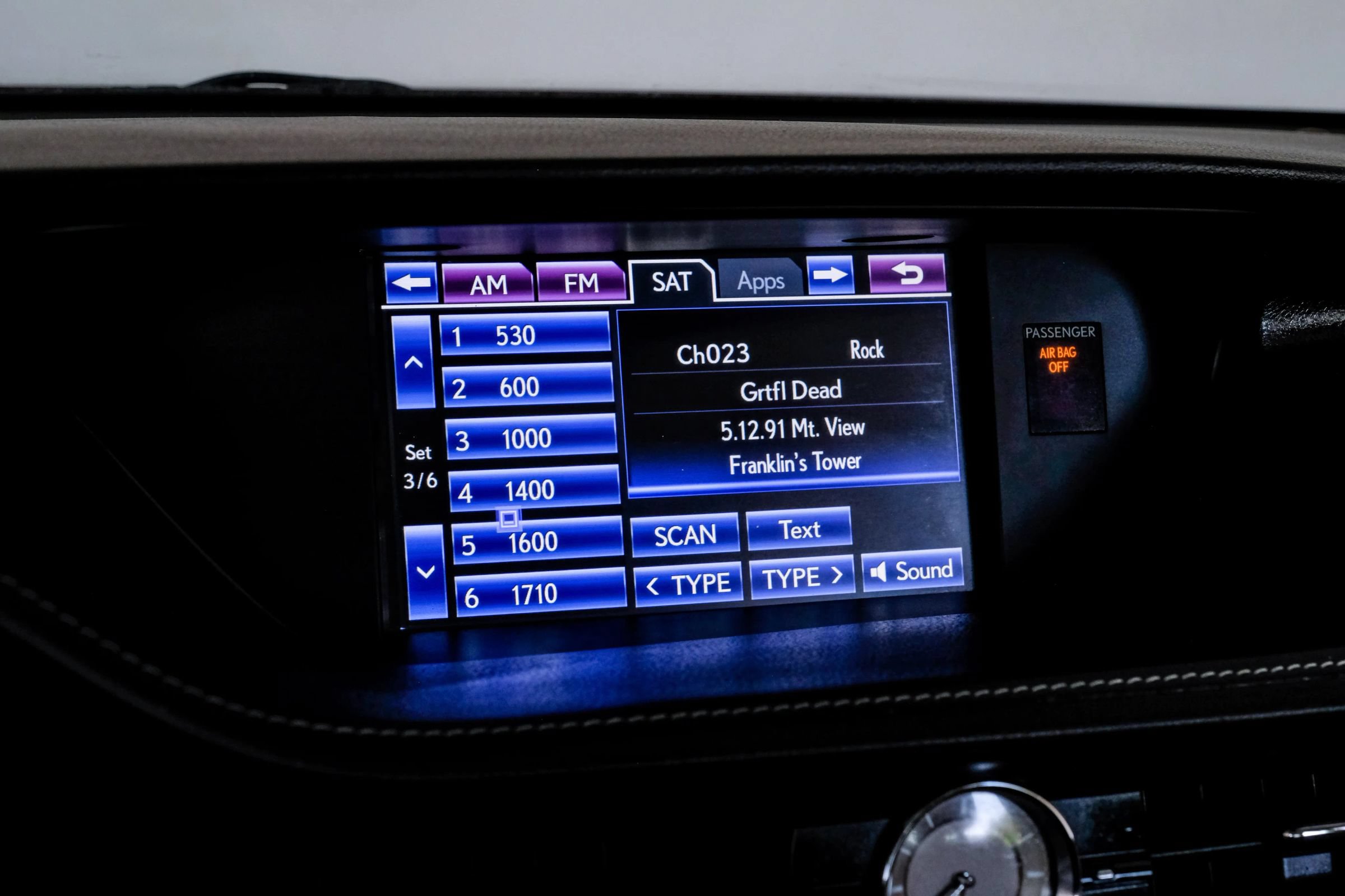 Used 2014 Lexus ES 300h w/ Luxury Package w/Bamboo Trim FWD image 30