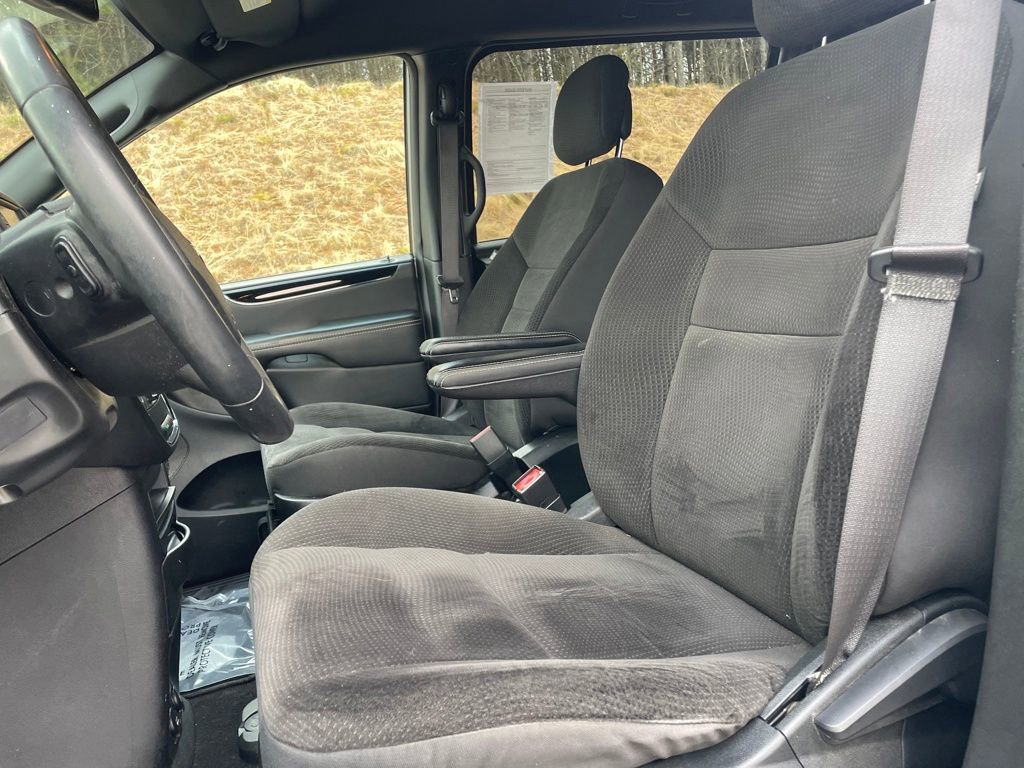 Used 2018 Dodge Grand Caravan SE image 12