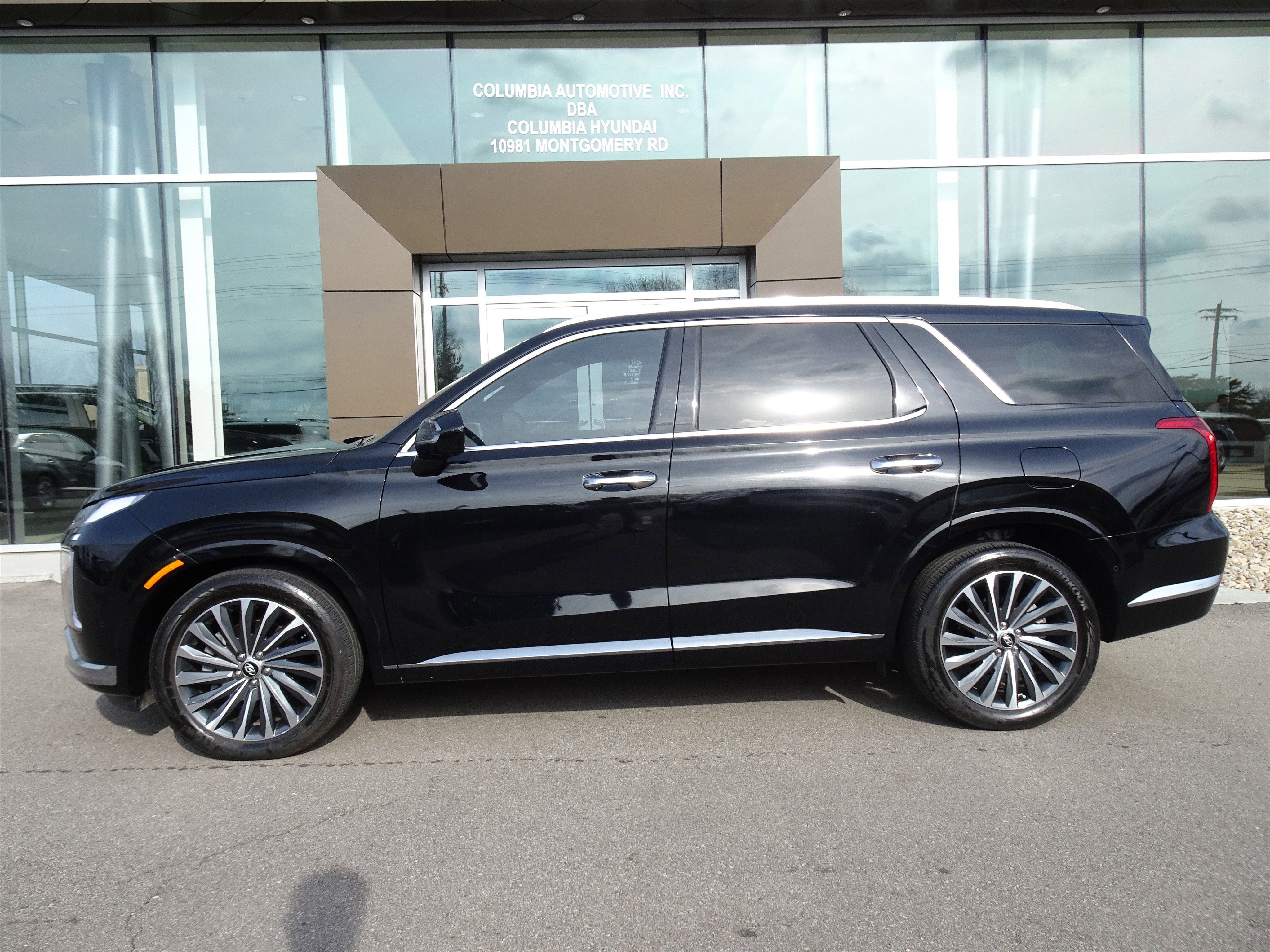 Used 2024 Hyundai Palisade Calligraphy image 2