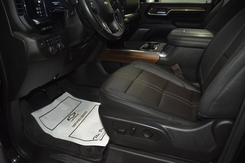 Used 2024 Chevrolet Silverado 3500 High Country w/ High Country Premium Package AWD/4WD image 42