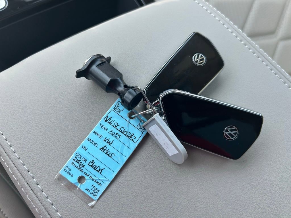 Used 2025 Volkswagen Atlas SE w/ Panoramic Sunroof Package image 58