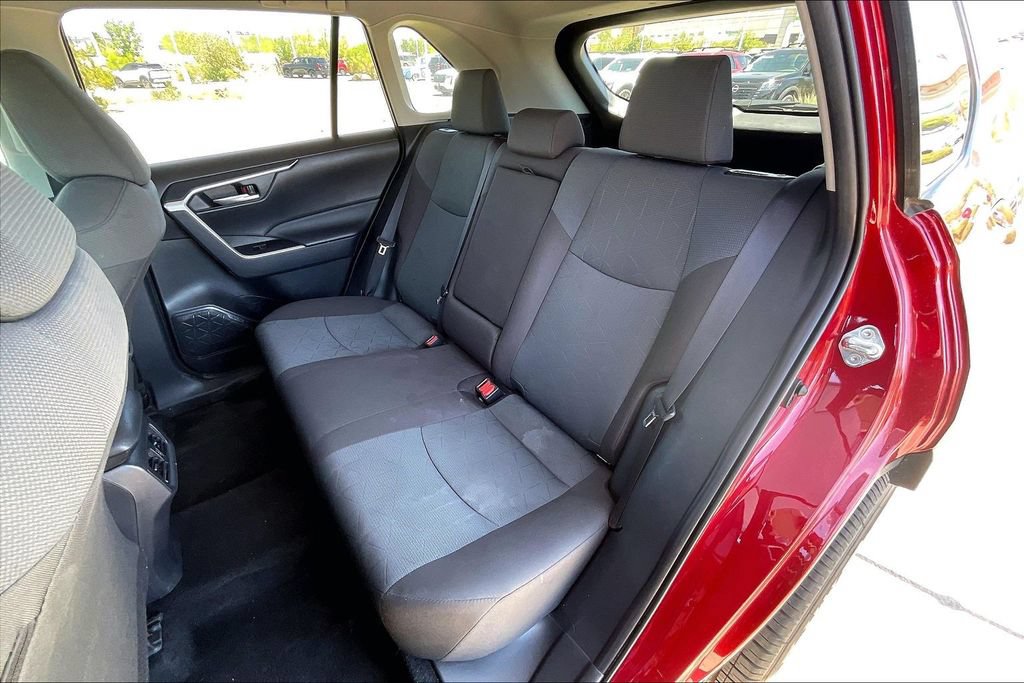 Used 2025 Toyota RAV4 XLE AWD/4WD image 25
