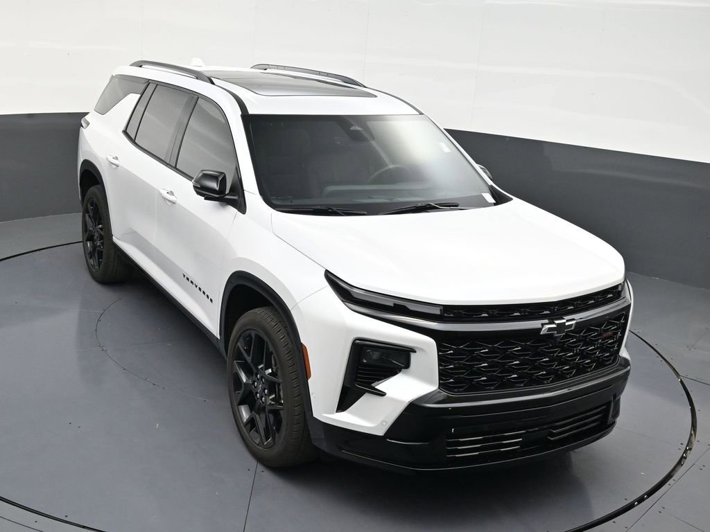 Used 2025 Chevrolet Traverse RS FWD image 19