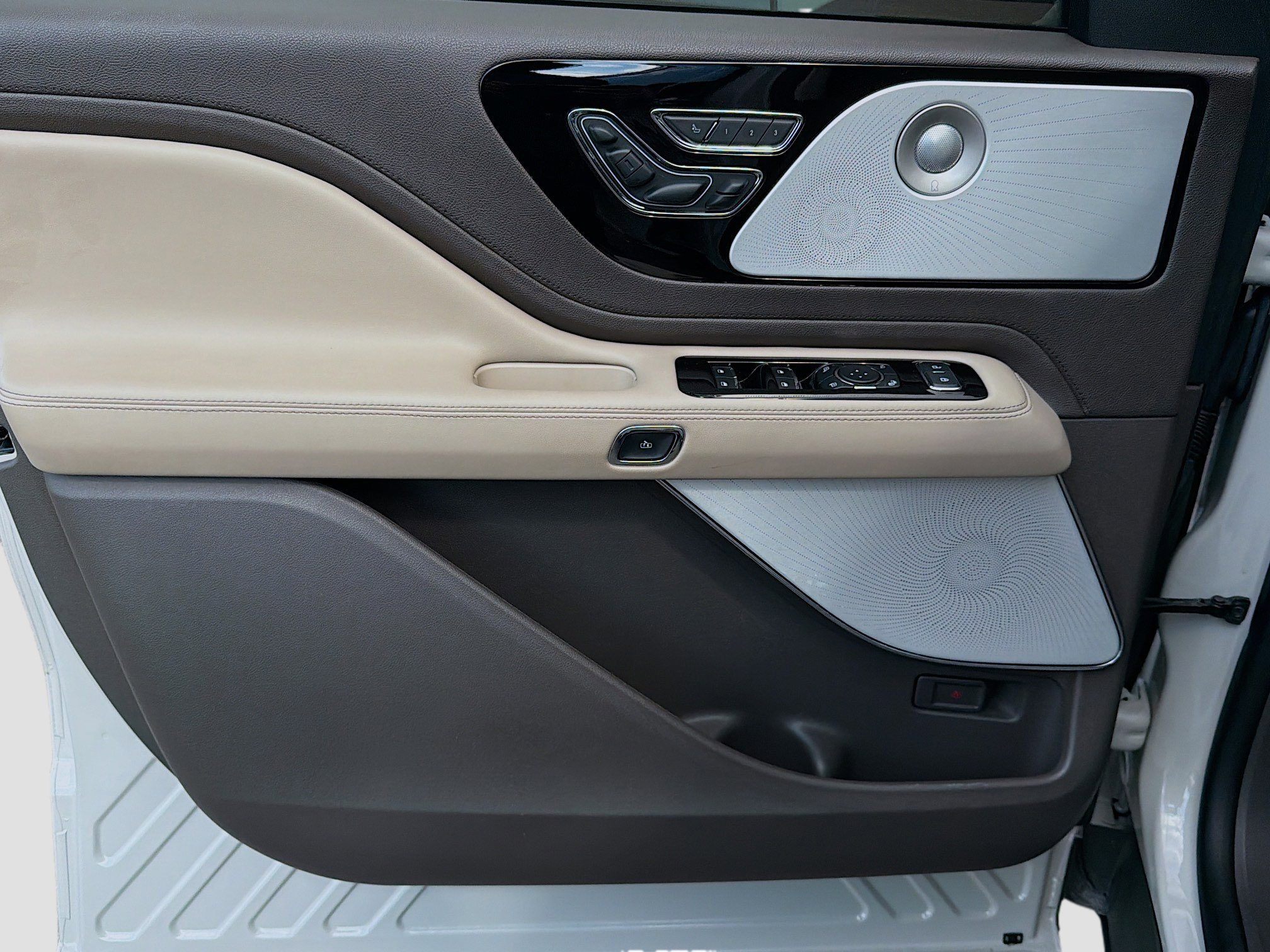 Used 2024 Lincoln Aviator Reserve w/ Equipment Group 201A RWD image 21