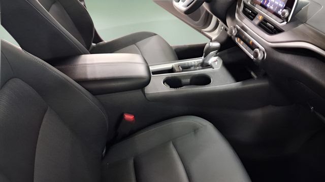 Used 2025 Nissan Altima 2.5 SV FWD image 12
