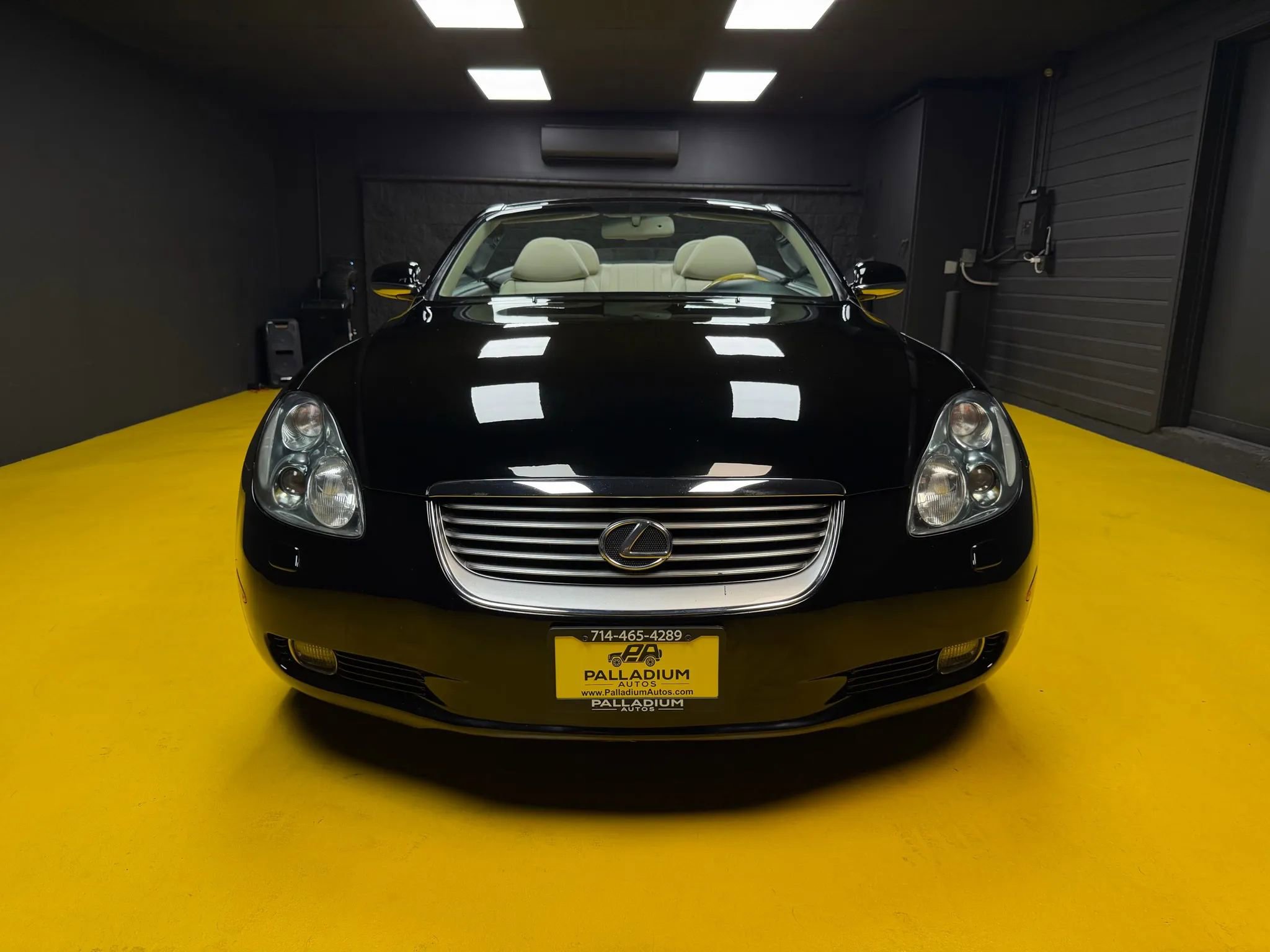 Used 2004 Lexus SC 430 Convertible image 2