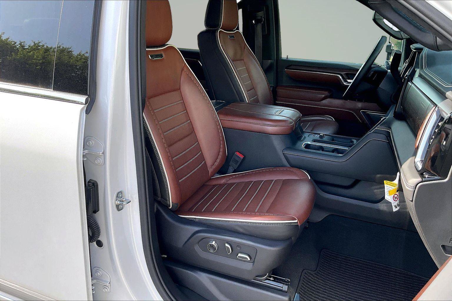 Used 2024 GMC Sierra 2500 Denali Ultimate AWD/4WD image 8