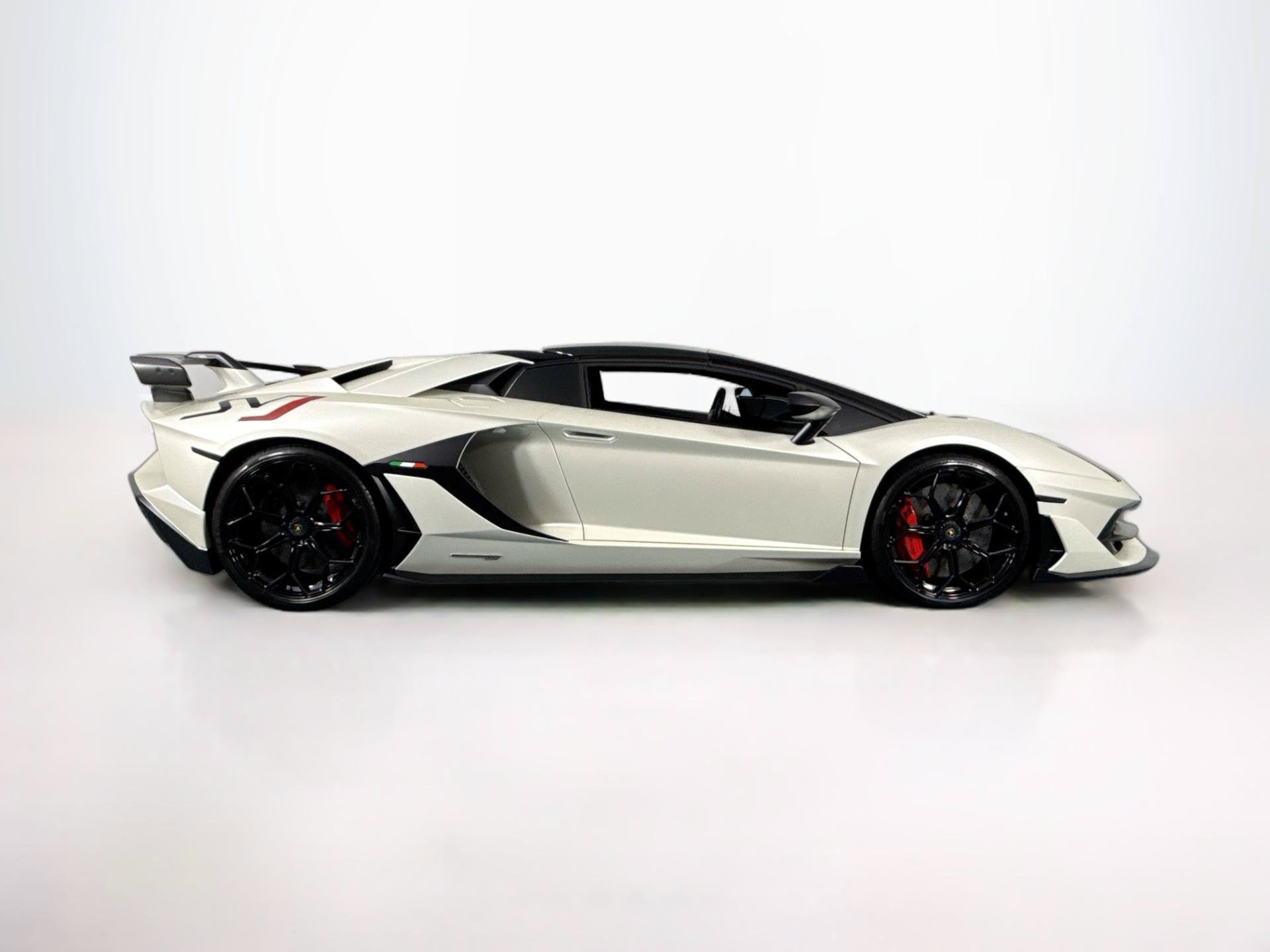 Used 2020 Lamborghini Aventador SVJ AWD/4WD image 11