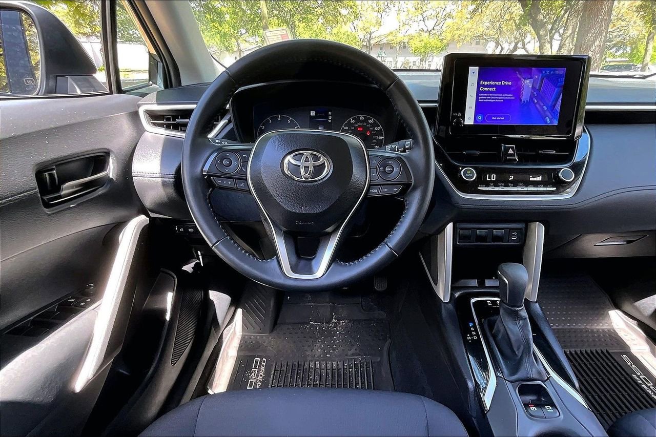 Used 2024 Toyota Corolla Cross LE w/ Moonroof Package image 8
