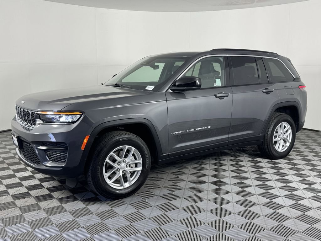 Used 2025 Jeep Grand Cherokee Laredo X image 6