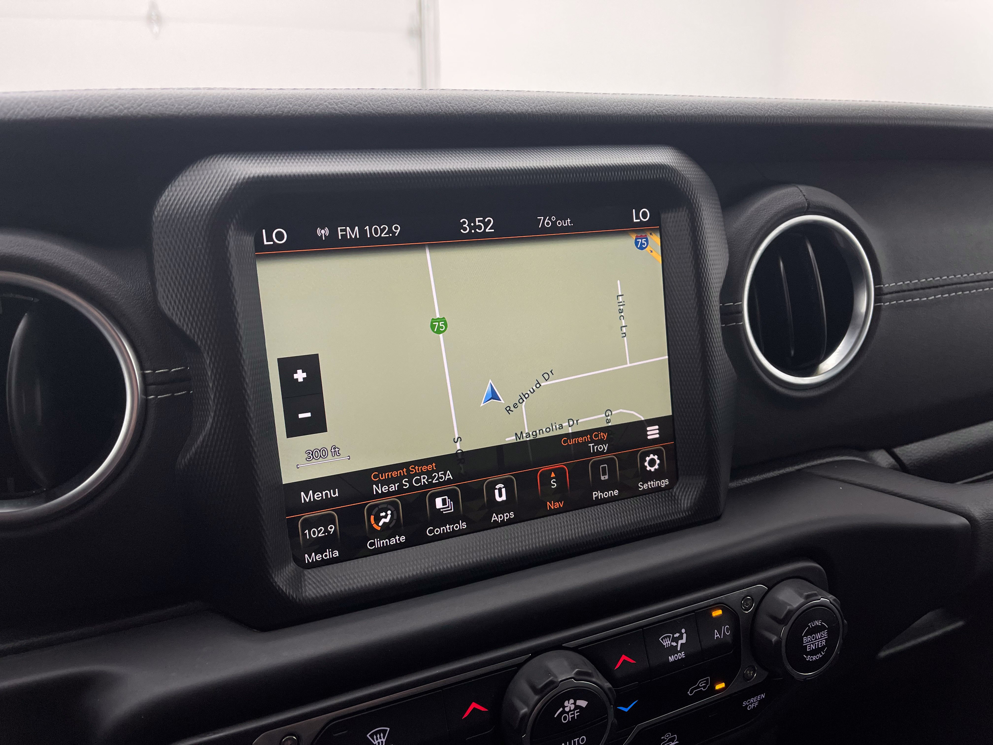 Used 2022 Jeep Wrangler Unlimited Sahara w/ LED Lighting Group AWD/4WD image 27