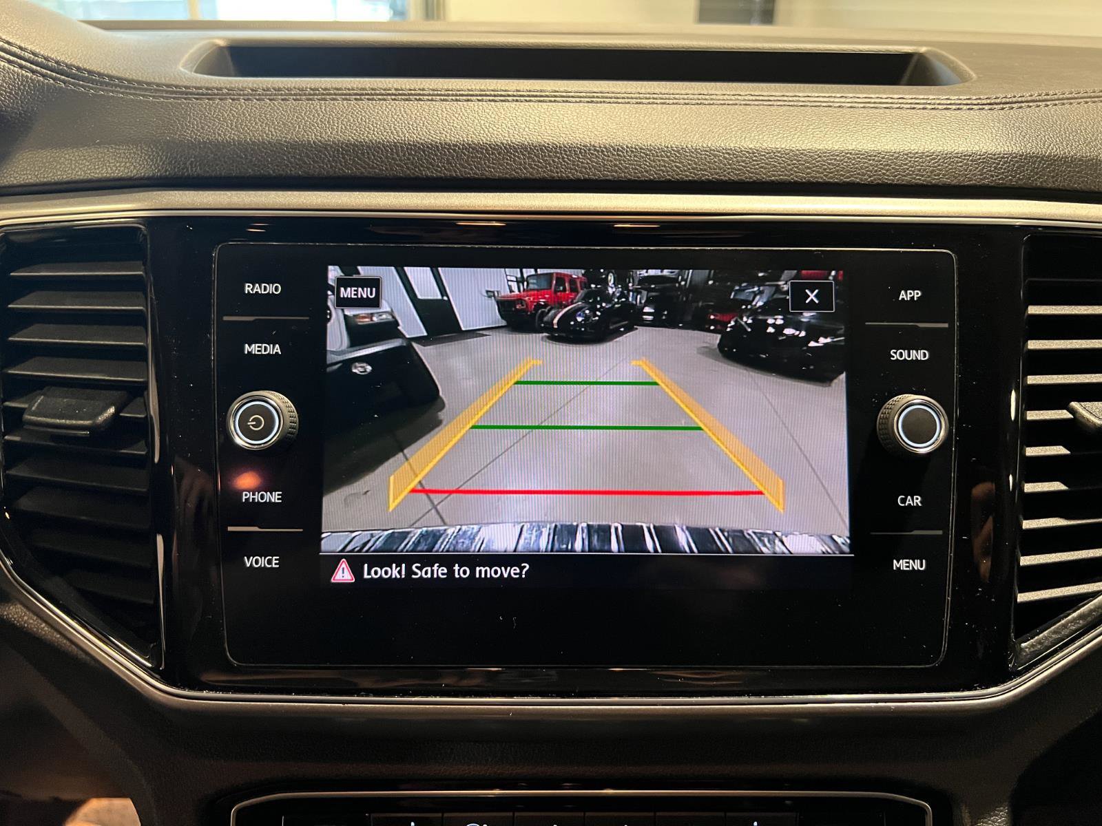 Used 2018 Volkswagen Atlas SEL w/ R-Line Package image 18