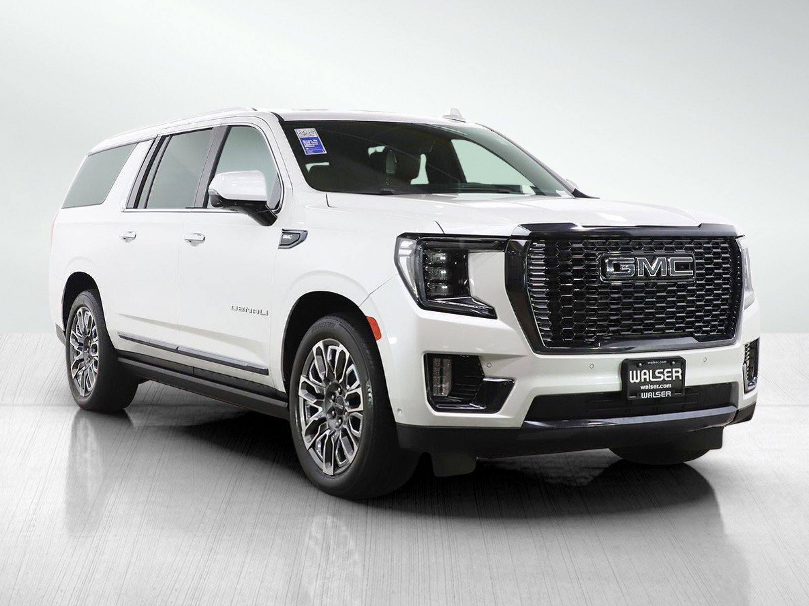Used 2023 GMC Yukon XL Denali Ultimate AWD/4WD image 8
