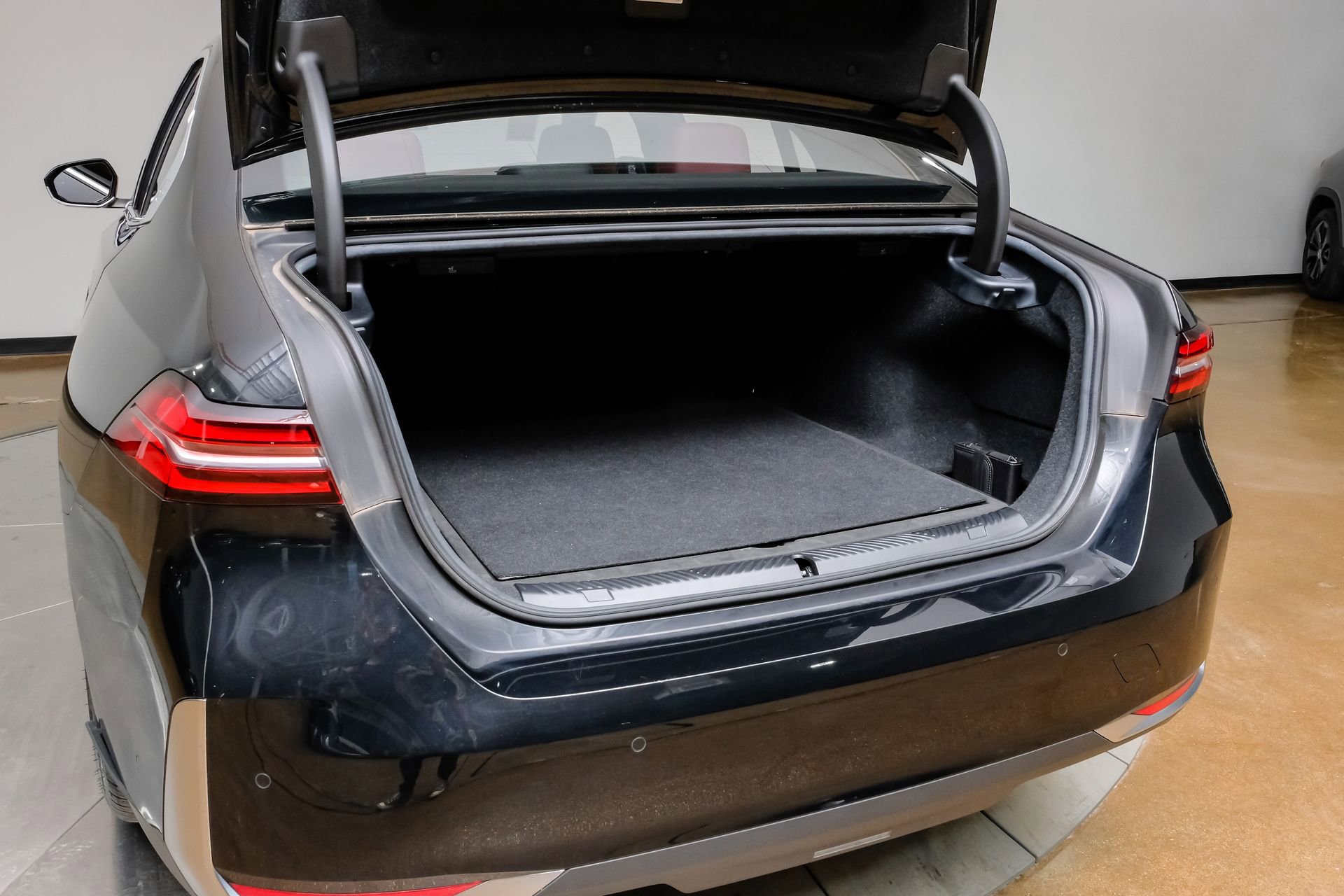 Used 2024 BMW 530i image 57