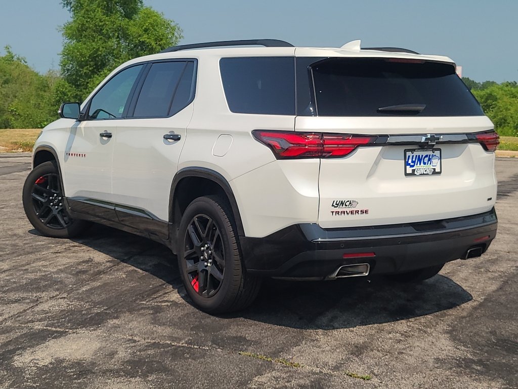 Used 2022 Chevrolet Traverse Premier w/ Redline Edition AWD/4WD image 2