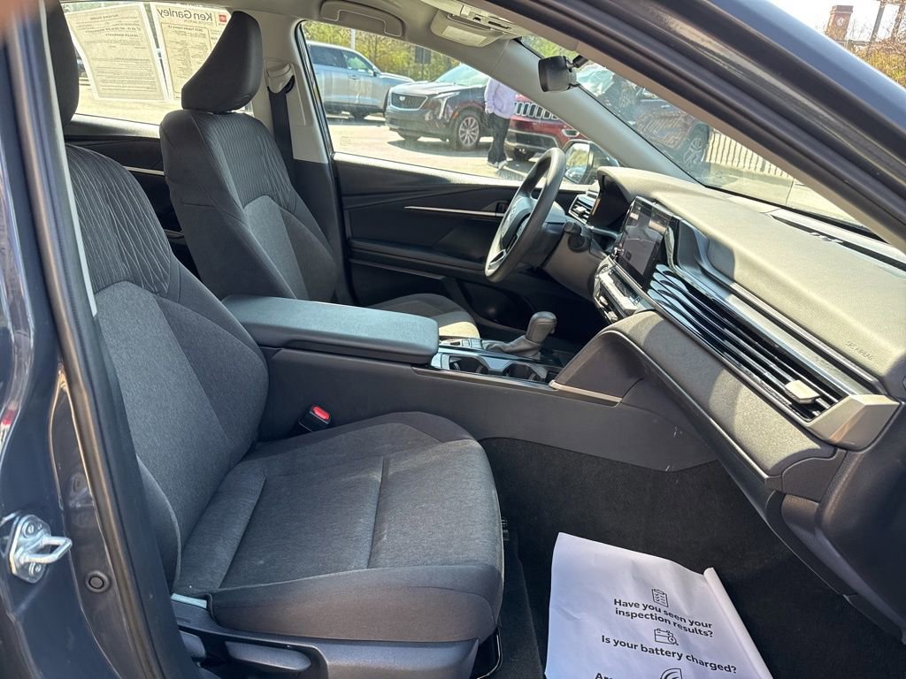 Used 2025 Toyota Camry LE FWD image 22