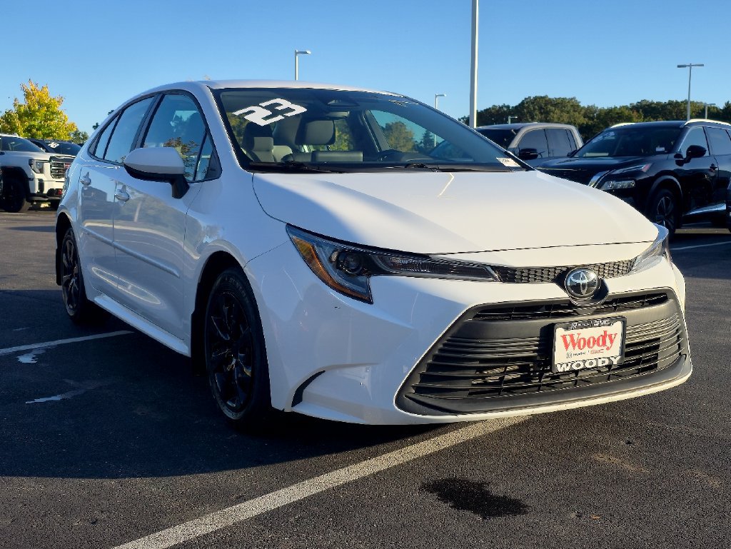 Used 2023 Toyota Corolla LE w/ Carpet Mat Package (TMS) FWD image 31