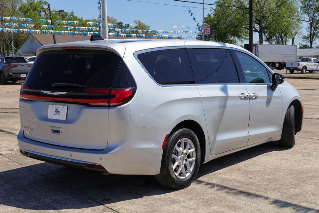 Used 2024 Chrysler Pacifica Touring-L image 22
