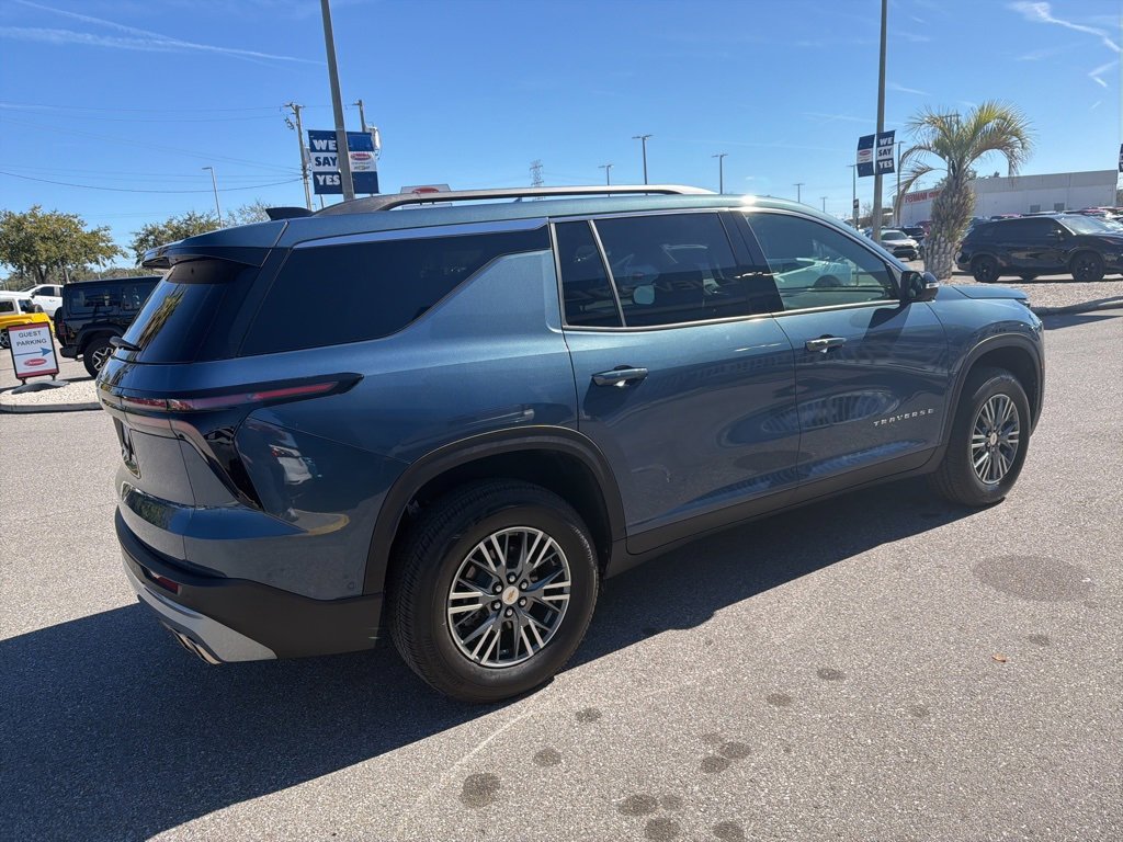 Used 2025 Chevrolet Traverse LT w/ Enhanced Driving Package image 4