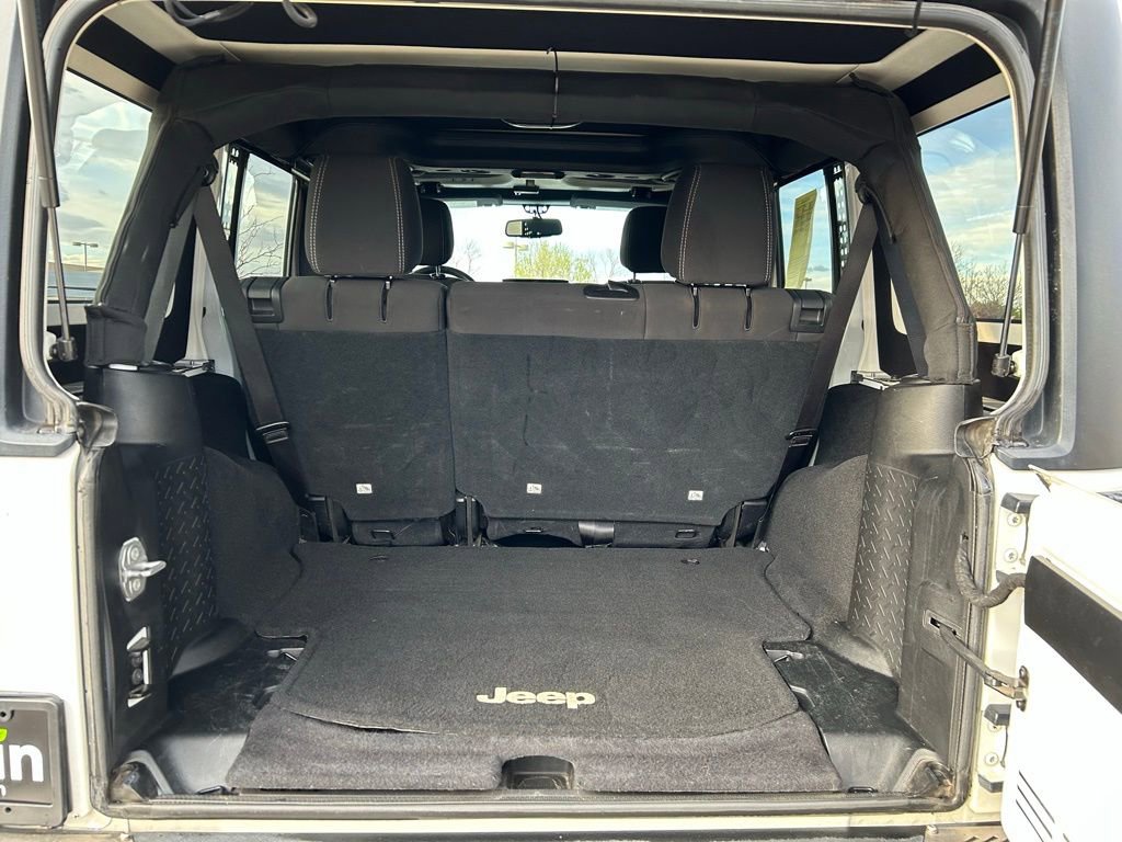Used 2016 Jeep Wrangler Unlimited Rubicon image 27