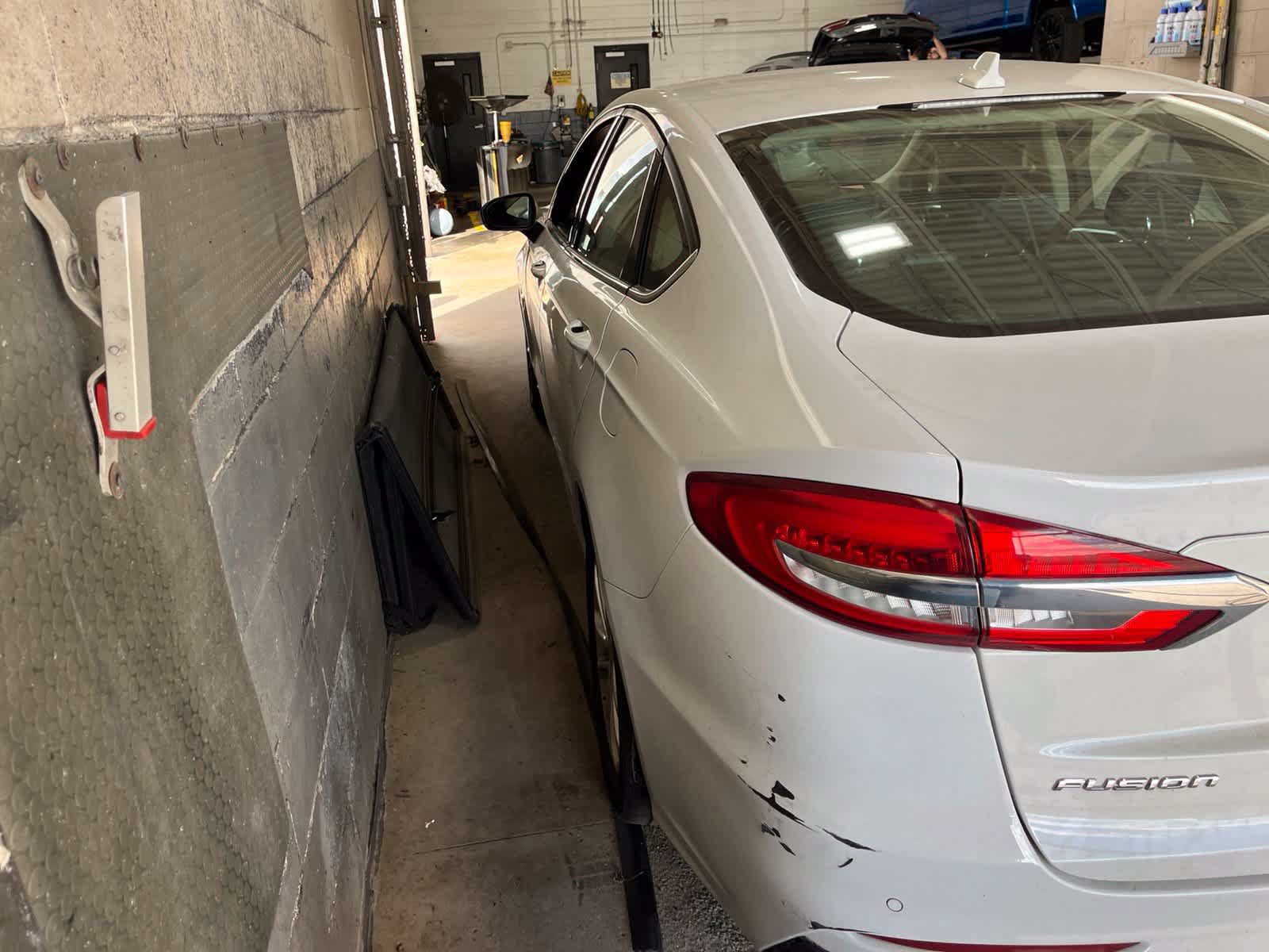 Used 2020 Ford Fusion SE FWD image 5