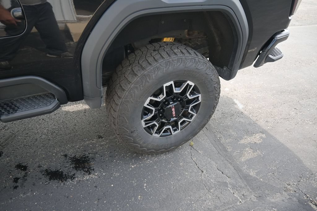 Used 2025 GMC Sierra 2500 AT4X AWD/4WD image 21