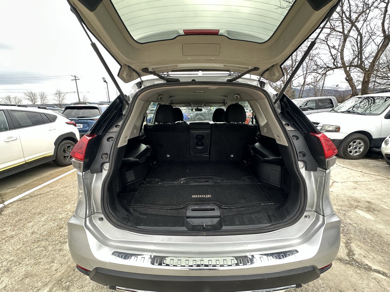 Used 2018 Nissan Rogue S image 25