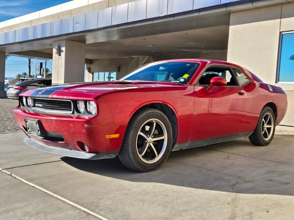 Used 2010 Dodge Challenger SE image 2