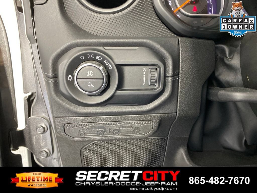 Used 2024 Jeep Gladiator Rubicon w/ Technology Group AWD/4WD image 13