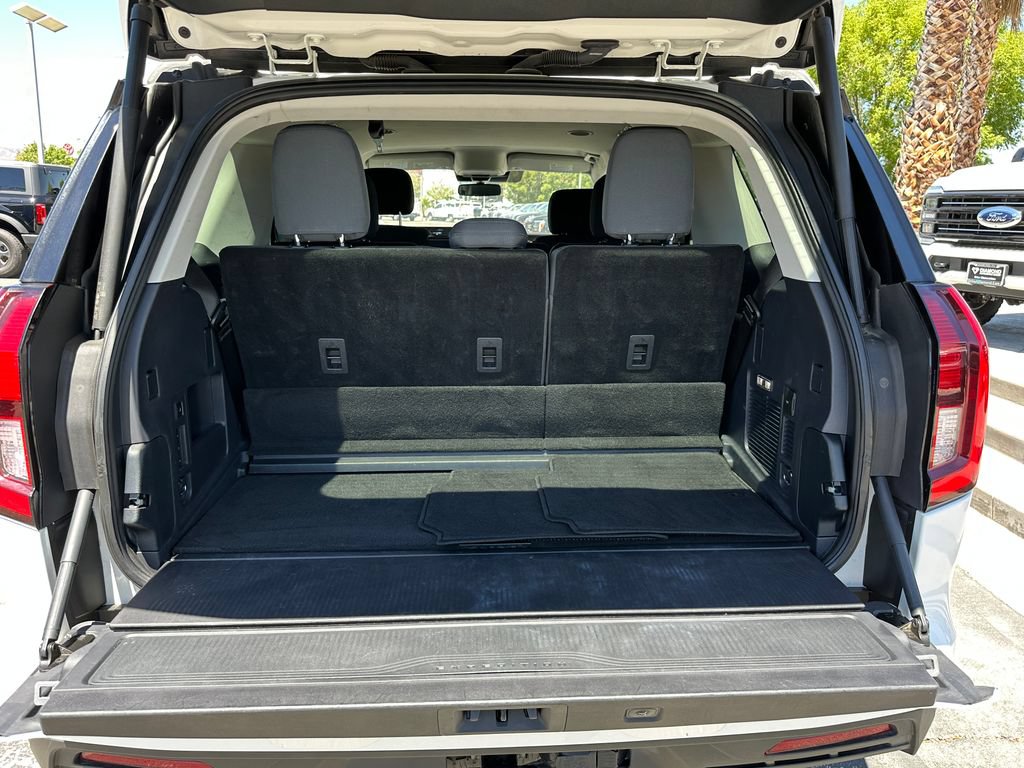 Used 2025 Ford Expedition Active RWD image 23